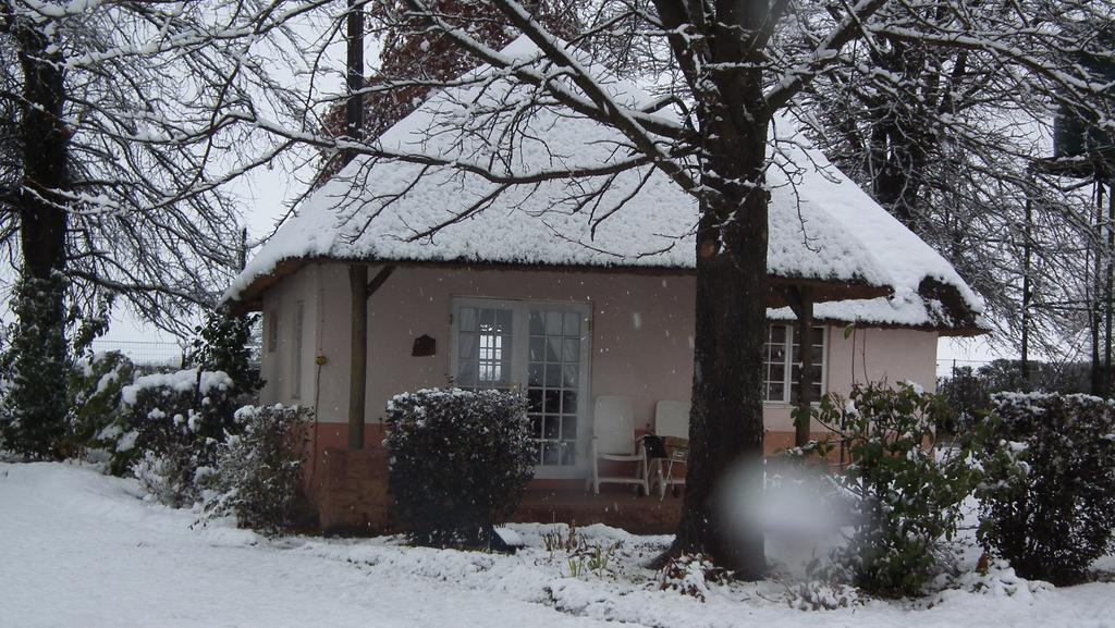 Pennygum Country Cottages Underberg Habitación foto